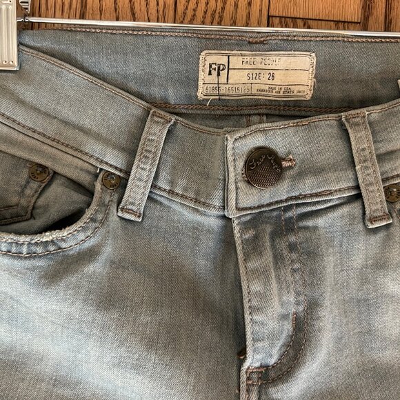 Free People Denim Super Flare Apple Blue Sz. 26 - Perfect condition, clean hems - Picture 10 of 16